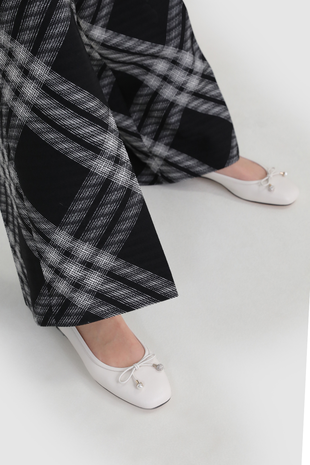 תמונת כל הלוק של נעלי בובה